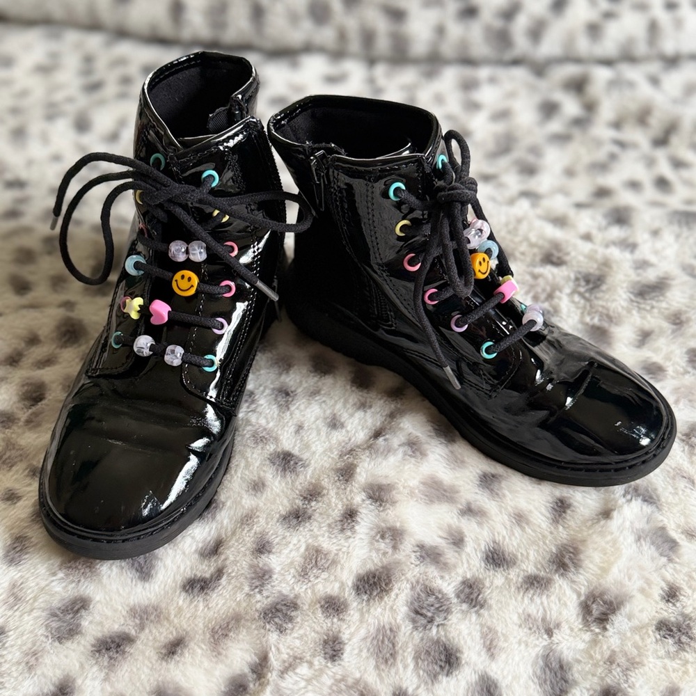 The Children’s Place Patent Black Combat Boots w/ Charm Laces | Girls Size 2